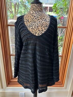 Cut-Loose Textured Black V-Neck Long Sleeve Top